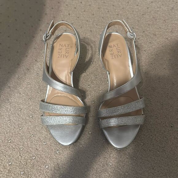 Naturalizer silver open toed small kitten heels - size 7 - Picture 1 of 5
